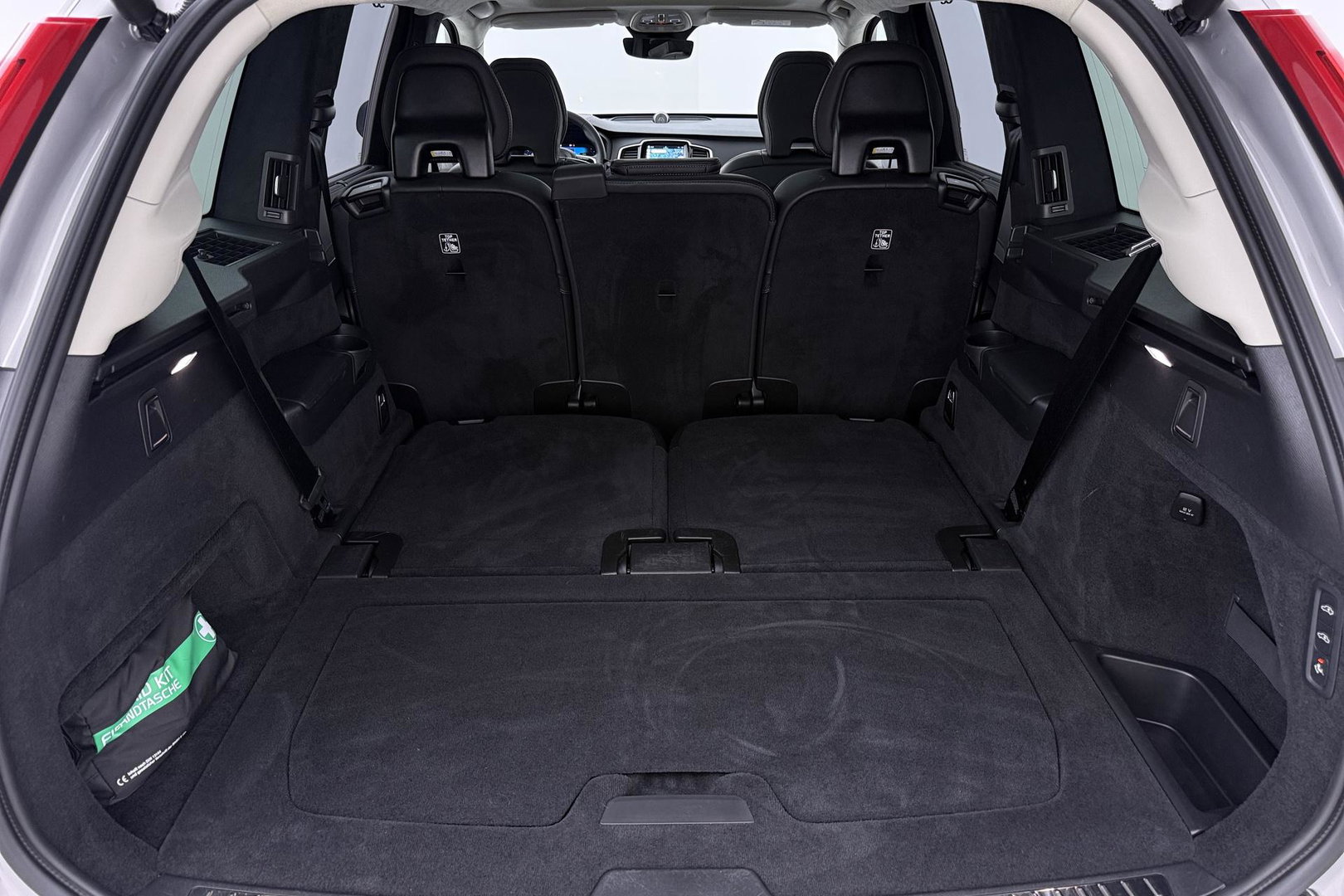 Volvo XC90 T8 Ultra Dark | Bowers&Wilkins | Luchtvering | Panoramadak | 360° Camera | Massage | Head-Up | Trekhaak | 22 inch | ACC