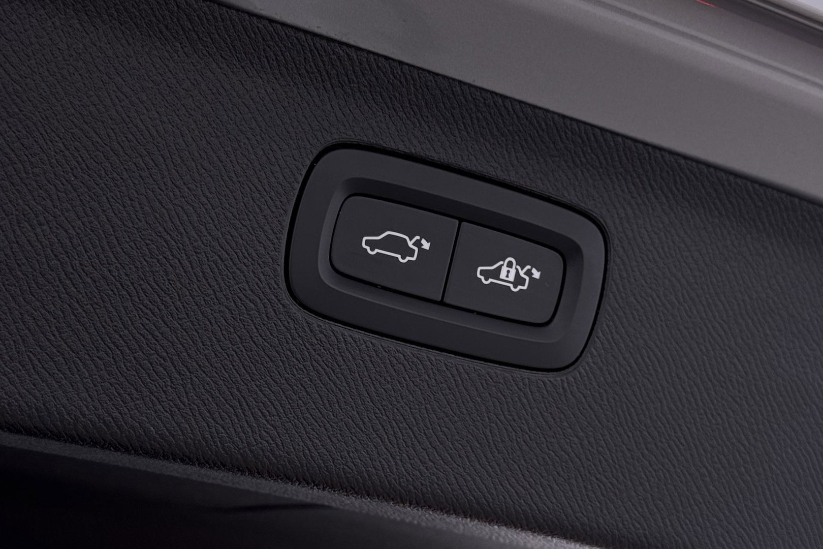 Volvo XC90 T8 Ultra Dark | Bowers&Wilkins | Luchtvering | Panoramadak | 360° Camera | Massage | Head-Up | Trekhaak | 22 inch | ACC