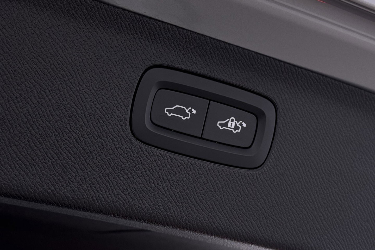 Volvo XC90 T8 Ultra Dark | Bowers&Wilkins | Luchtvering | Panoramadak | 360° Camera | Massage | Head-Up | Trekhaak | 22 inch | ACC