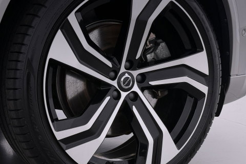 Volvo XC90 T8 Ultra Dark | Bowers&Wilkins | Luchtvering | Panoramadak | 360° Camera | Massage | Head-Up | Trekhaak | 22 inch | ACC