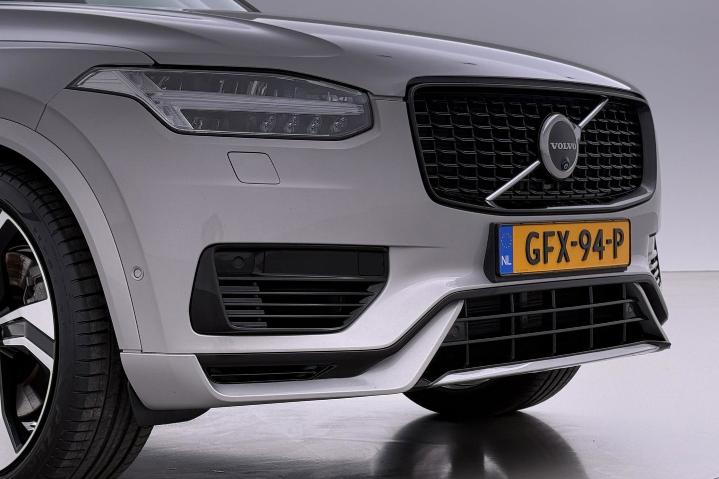 Volvo XC90 T8 Ultra Dark | Bowers&Wilkins | Luchtvering | Panoramadak | 360° Camera | Massage | Head-Up | Trekhaak | 22 inch | ACC