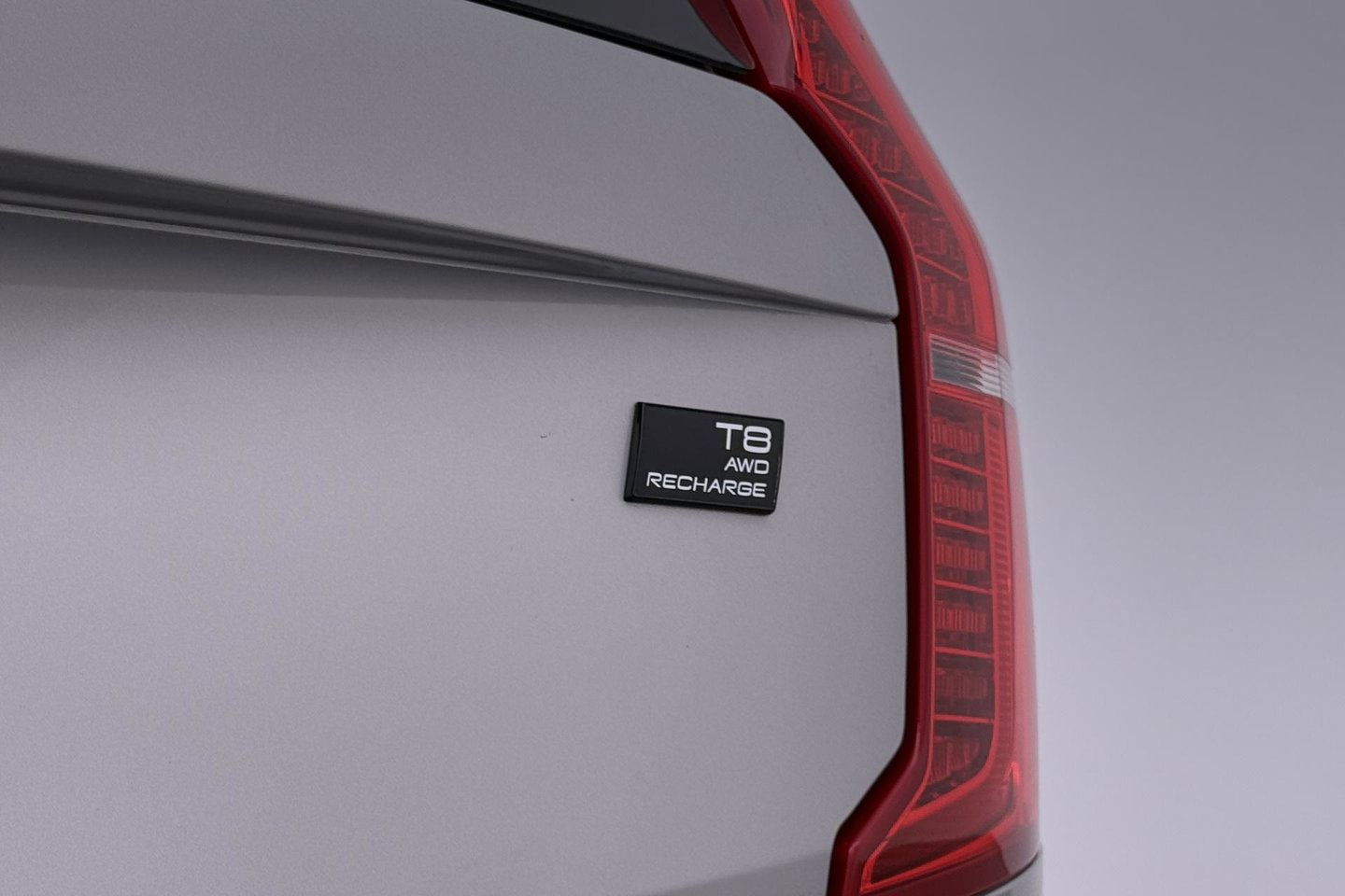 Volvo XC90 T8 Ultra Dark | Bowers&Wilkins | Luchtvering | Panoramadak | 360° Camera | Massage | Head-Up | Trekhaak | 22 inch | ACC