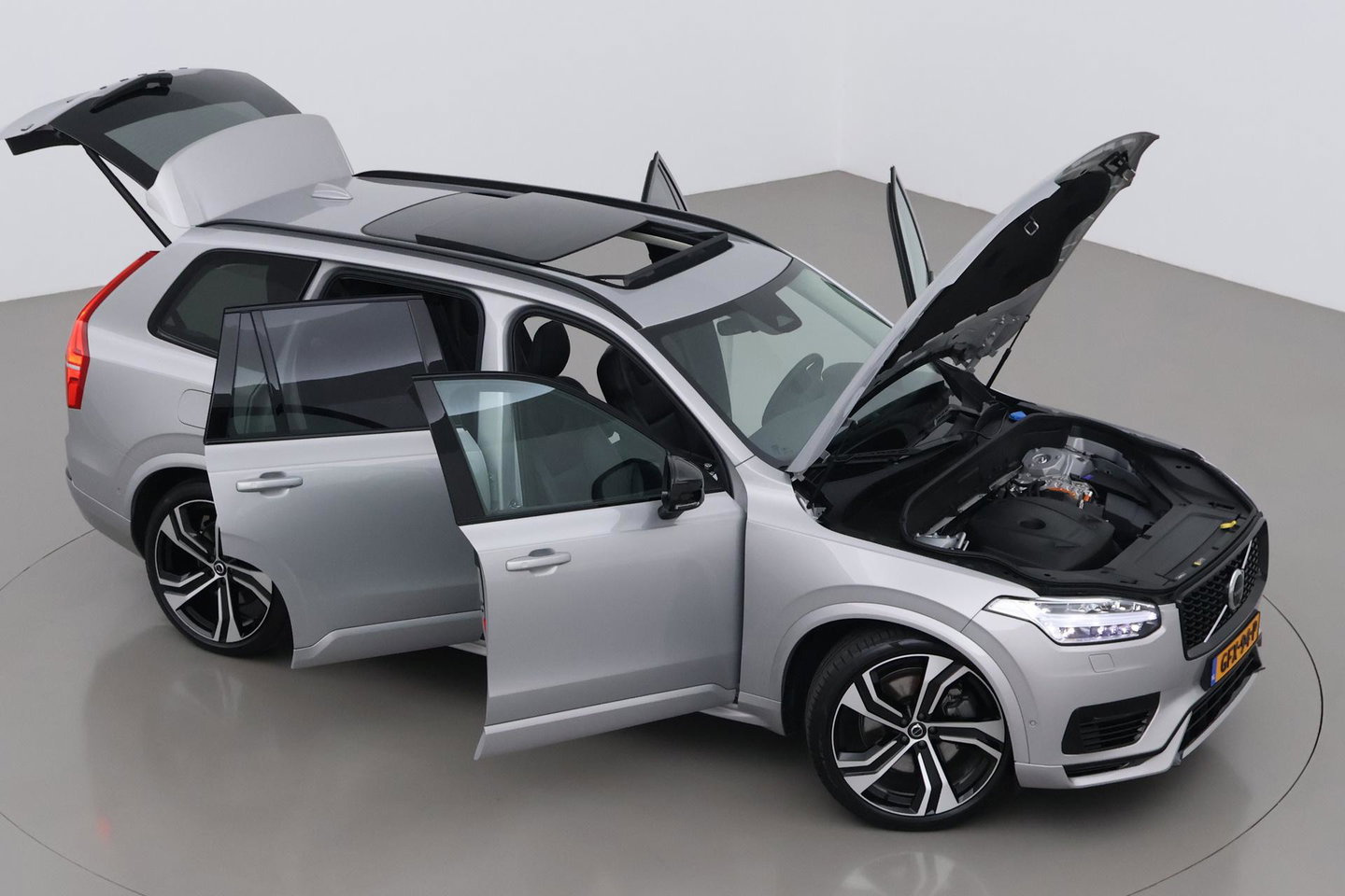 Volvo XC90 T8 Ultra Dark | Bowers&Wilkins | Luchtvering | Panoramadak | 360° Camera | Massage | Head-Up | Trekhaak | 22 inch | ACC