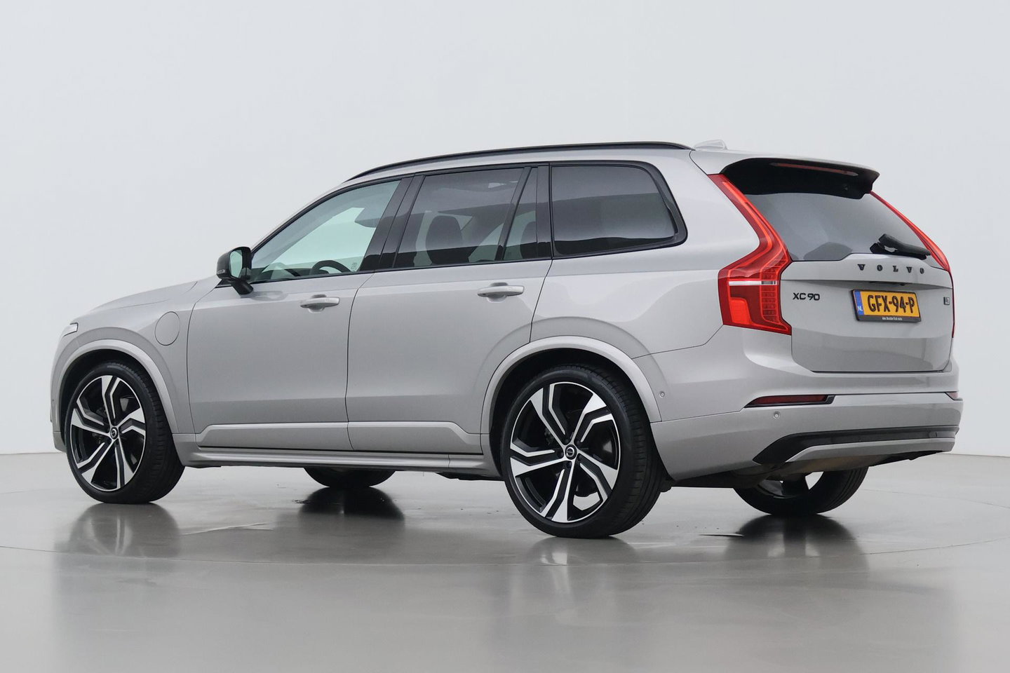 Volvo XC90 T8 Ultra Dark | Bowers&Wilkins | Luchtvering | Panoramadak | 360° Camera | Massage | Head-Up | Trekhaak | 22 inch | ACC