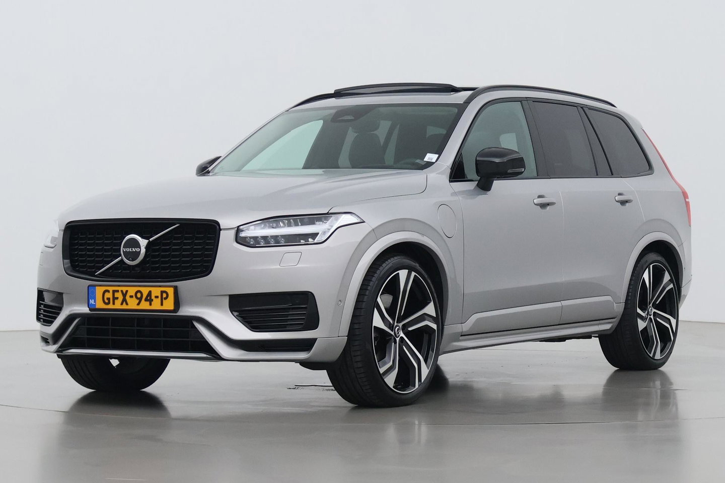 Volvo XC90 T8 Ultra Dark | Bowers&Wilkins | Luchtvering | Panoramadak | 360° Camera | Massage | Head-Up | Trekhaak | 22 inch | ACC