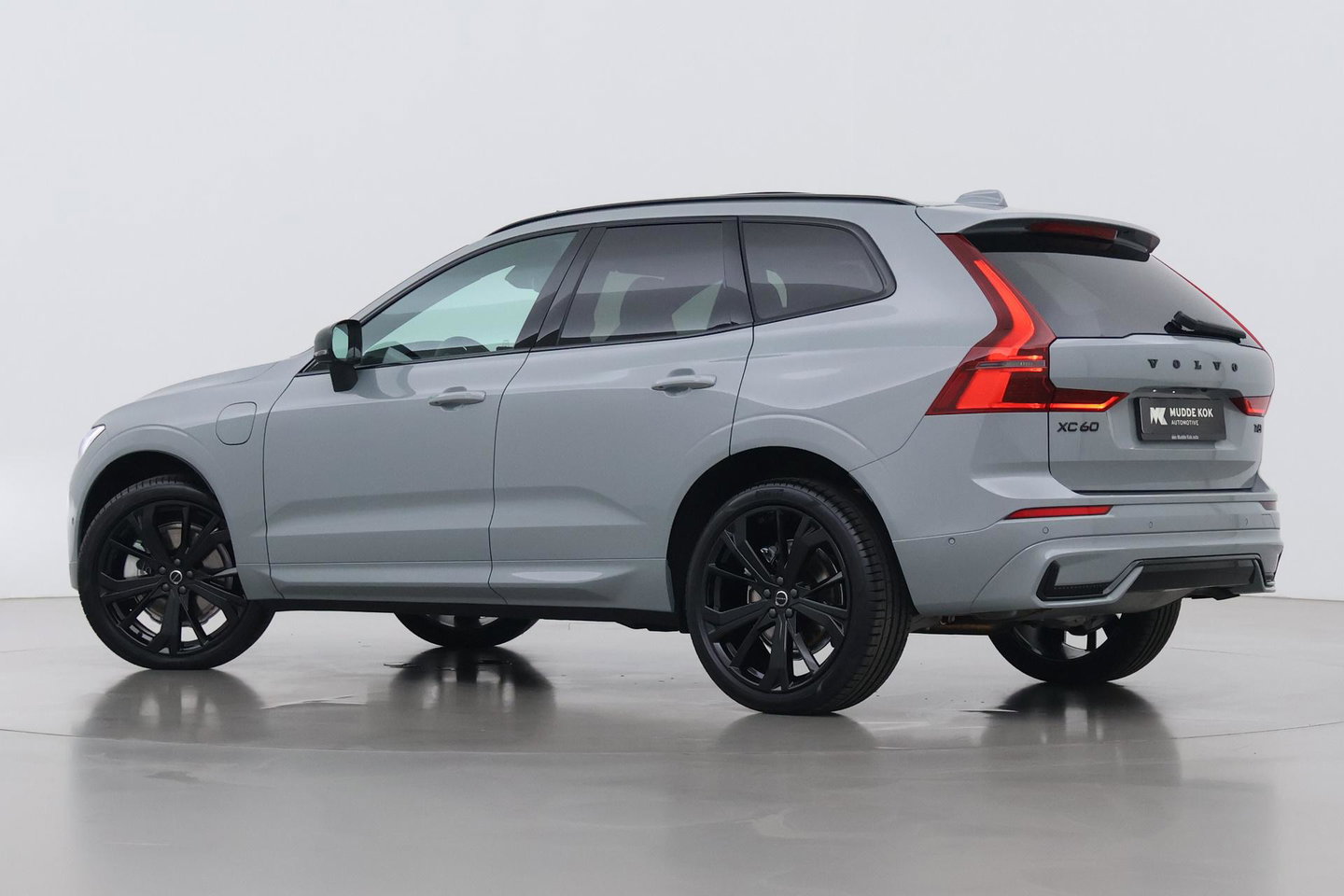 Volvo XC60 T6 Plus Black Edition | Harman/Kardon | Pilot Assist | Panoramadak | 360° Camera | Head-Up | Stoel+Stuurverwarming | 21 Inch