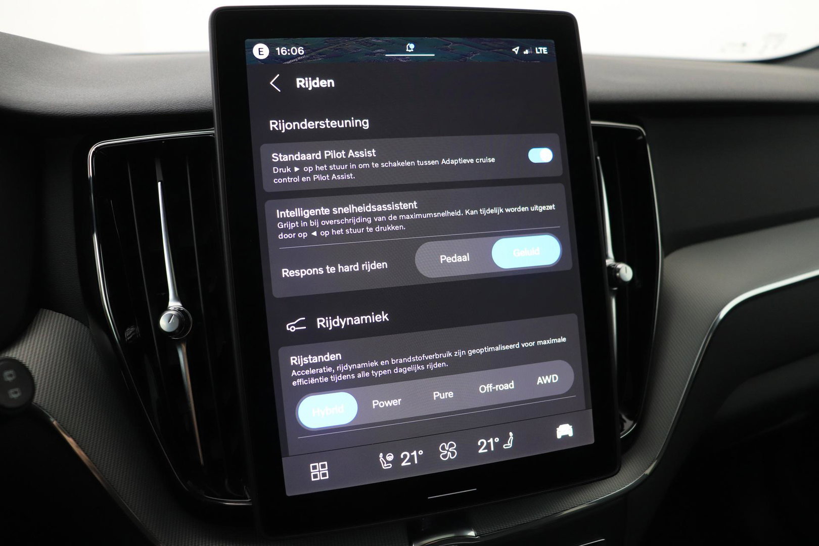 Volvo XC60 T6 Plus Black Edition | Harman/Kardon | Pilot Assist | Panoramadak | 360° Camera | Head-Up | Stoel+Stuurverwarming | 21 Inch