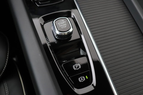 Volvo XC60 T6 Plus Black Edition | Harman/Kardon | Pilot Assist | Panoramadak | 360° Camera | Head-Up | Stoel+Stuurverwarming | 21 Inch