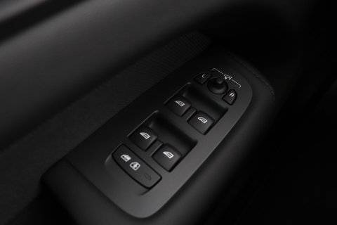 Volvo XC60 T6 Plus Black Edition | Harman/Kardon | Pilot Assist | Panoramadak | 360° Camera | Head-Up | Stoel+Stuurverwarming | 21 Inch