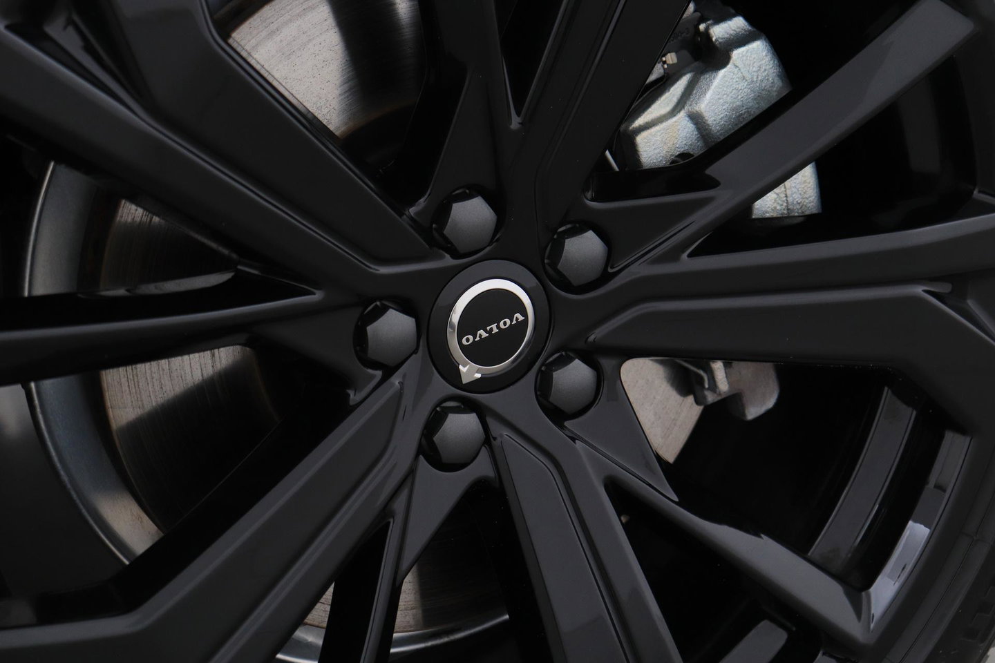 Volvo XC60 T6 Plus Black Edition | Harman/Kardon | Pilot Assist | Panoramadak | 360° Camera | Head-Up | Stoel+Stuurverwarming | 21 Inch