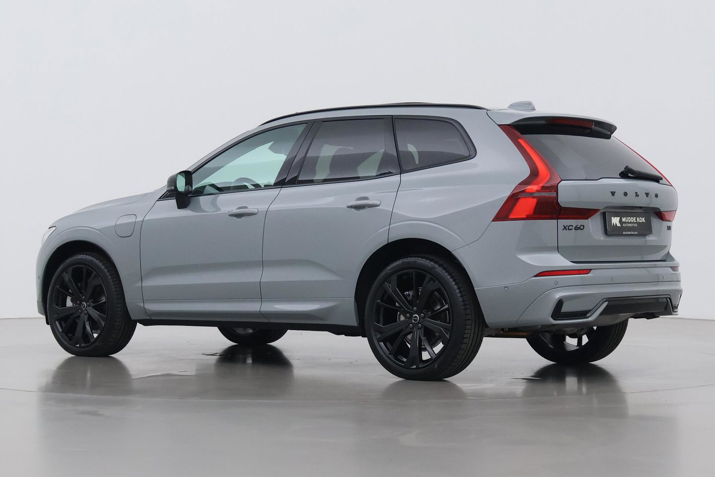 Volvo XC60 T6 Plus Black Edition | Harman/Kardon | Pilot Assist | Panoramadak | 360° Camera | Head-Up | Stoel+Stuurverwarming | 21 Inch