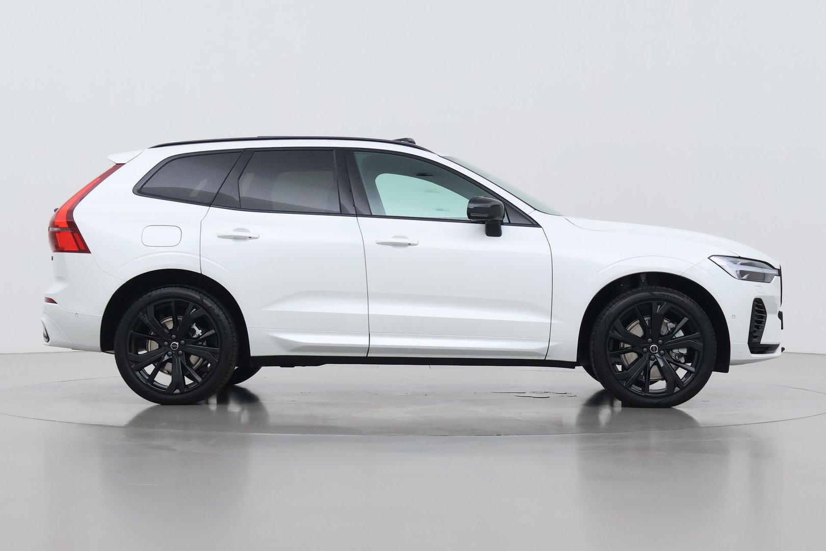 Volvo XC60 T6 Plus Black Edition | Harman/Kardon | Panoramadak | Pilot Assist | 360° Camera | Head-Up | Stoel+Stuurverwarming | 21 Inch
