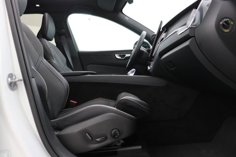 Volvo XC60 T6 Plus Black Edition | Harman/Kardon | Panoramadak | Pilot Assist | 360° Camera | Head-Up | Stoel+Stuurverwarming | 21 Inch