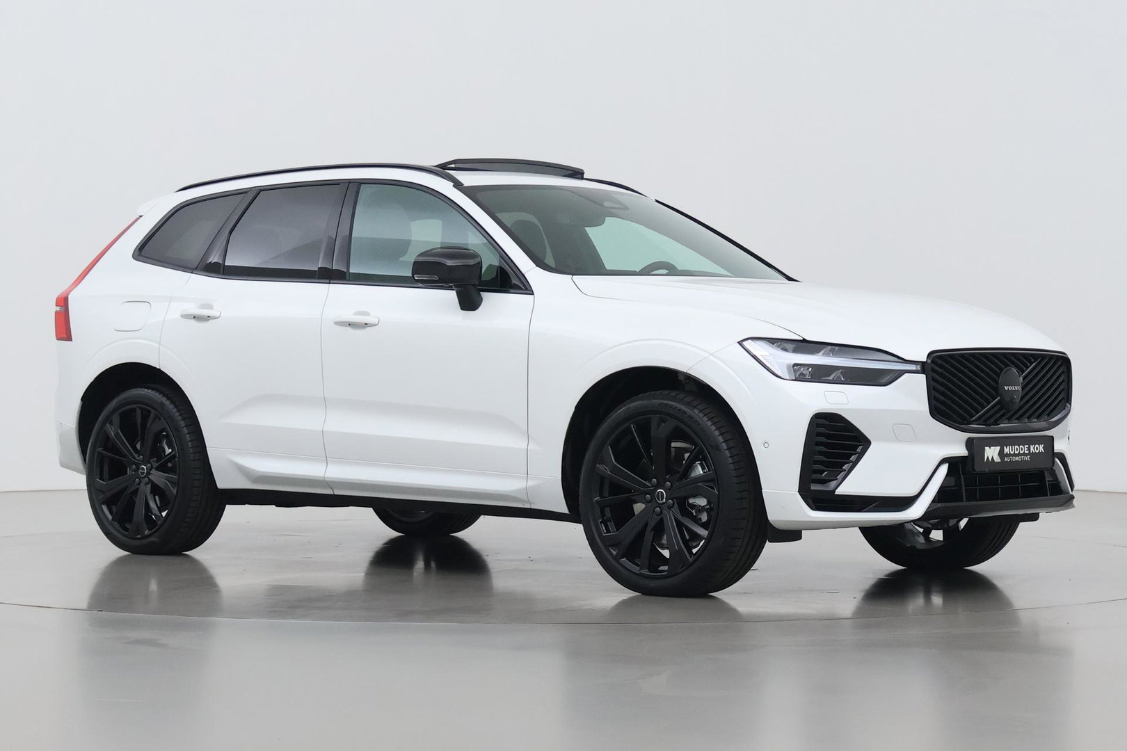 Volvo XC60 T6 Plus Black Edition | Harman/Kardon | Panoramadak | Pilot Assist | 360° Camera | Head-Up | Stoel+Stuurverwarming | 21 Inch