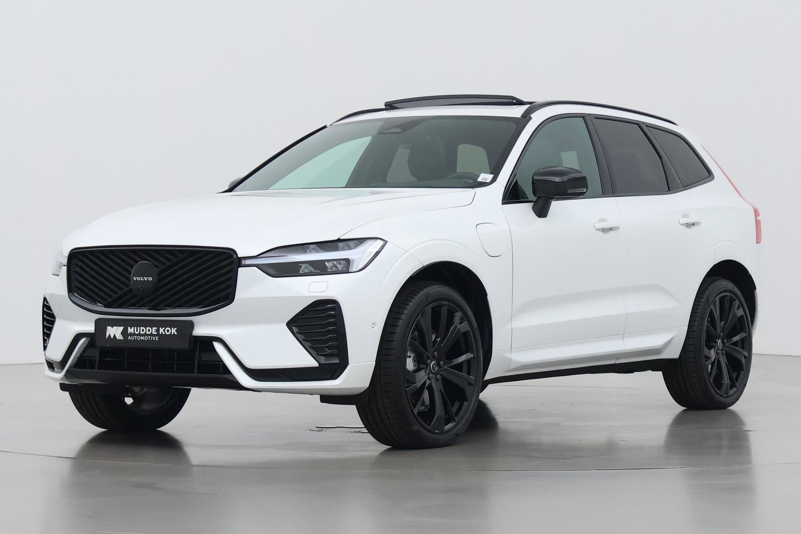 Volvo XC60 T6 Plus Black Edition | Harman/Kardon | Panoramadak | Pilot Assist | 360° Camera | Head-Up | Stoel+Stuurverwarming | 21 Inch