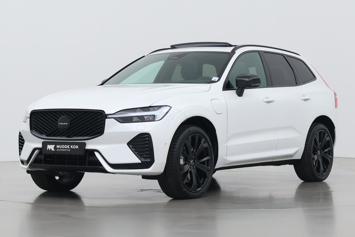 Volvo XC60 T6 Plus Black Edition | Harman/Kardon | Panoramadak | Pilot Assist | 360° Camera | Head-Up | Stoel+Stuurverwarming | 21 Inch