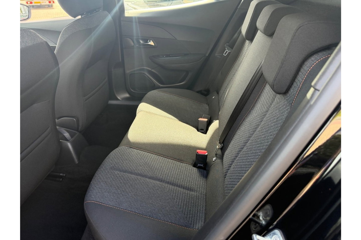 Peugeot 2008 1.2PT HYBRIDE AUTOMAAT STYLE CARPLAY AIRCO PDC