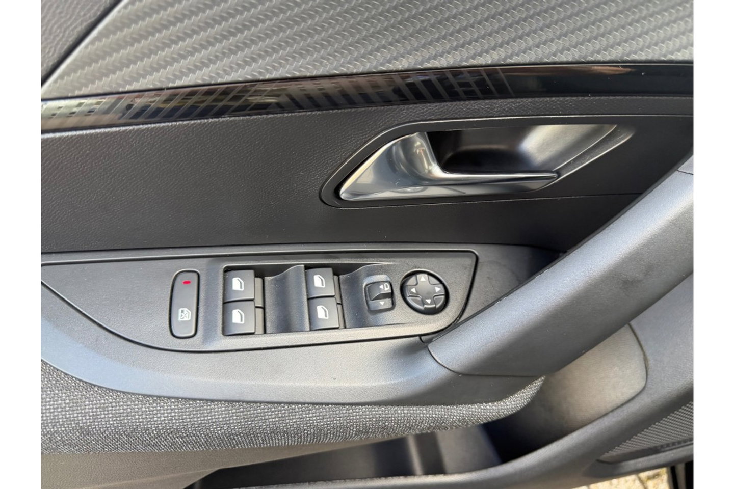 Peugeot 2008 1.2PT HYBRIDE AUTOMAAT STYLE CARPLAY AIRCO PDC