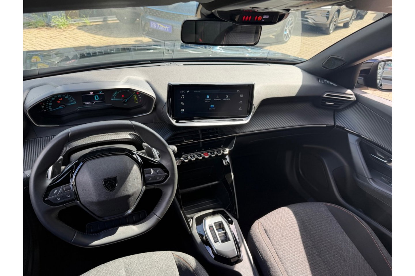 Peugeot 2008 1.2PT HYBRIDE AUTOMAAT STYLE CARPLAY AIRCO PDC