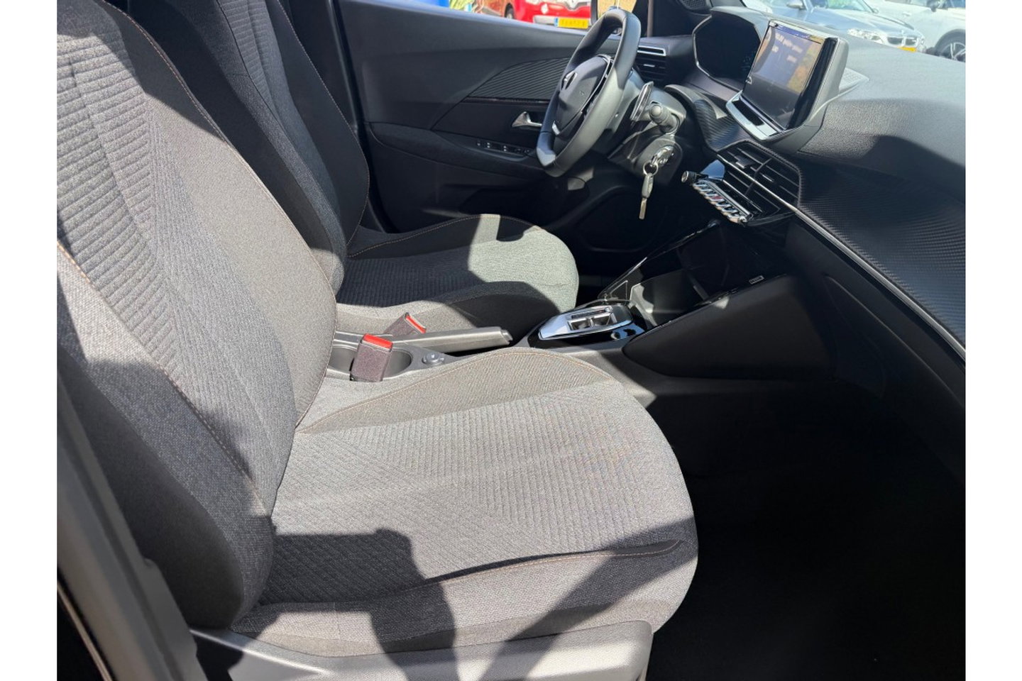 Peugeot 2008 1.2PT HYBRIDE AUTOMAAT STYLE CARPLAY AIRCO PDC