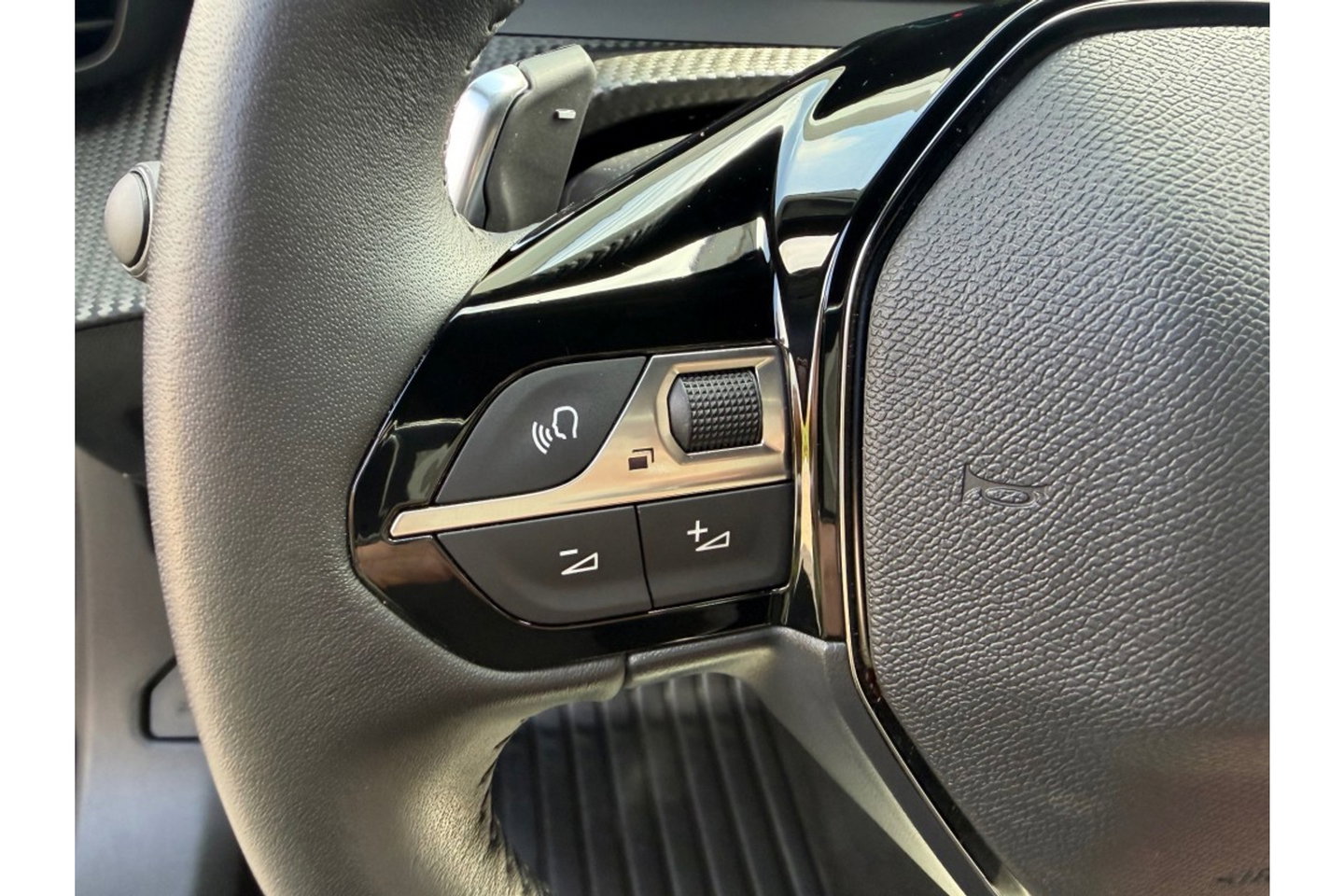 Peugeot 2008 1.2PT HYBRIDE AUTOMAAT STYLE CARPLAY AIRCO PDC