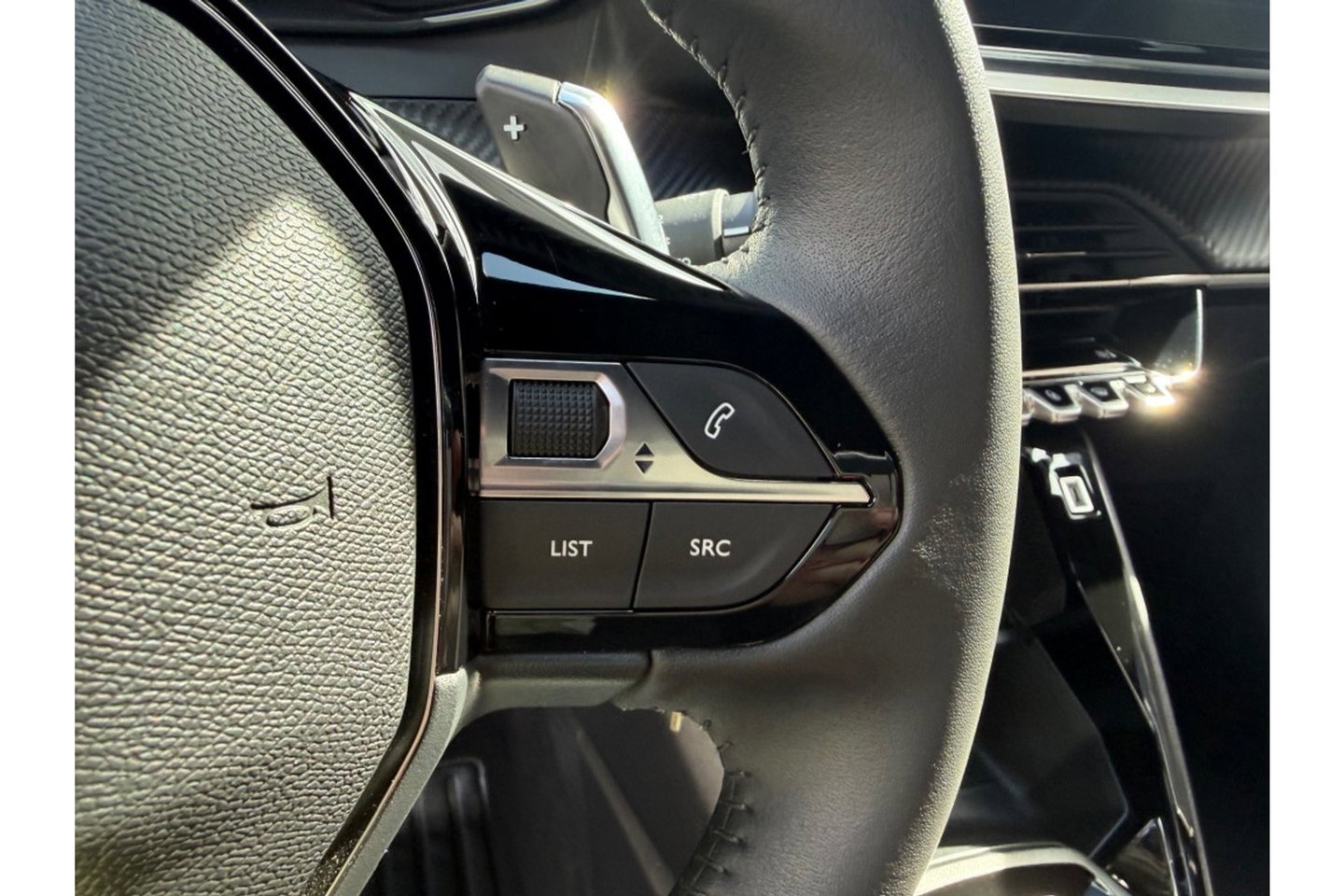 Peugeot 2008 1.2PT HYBRIDE AUTOMAAT STYLE CARPLAY AIRCO PDC