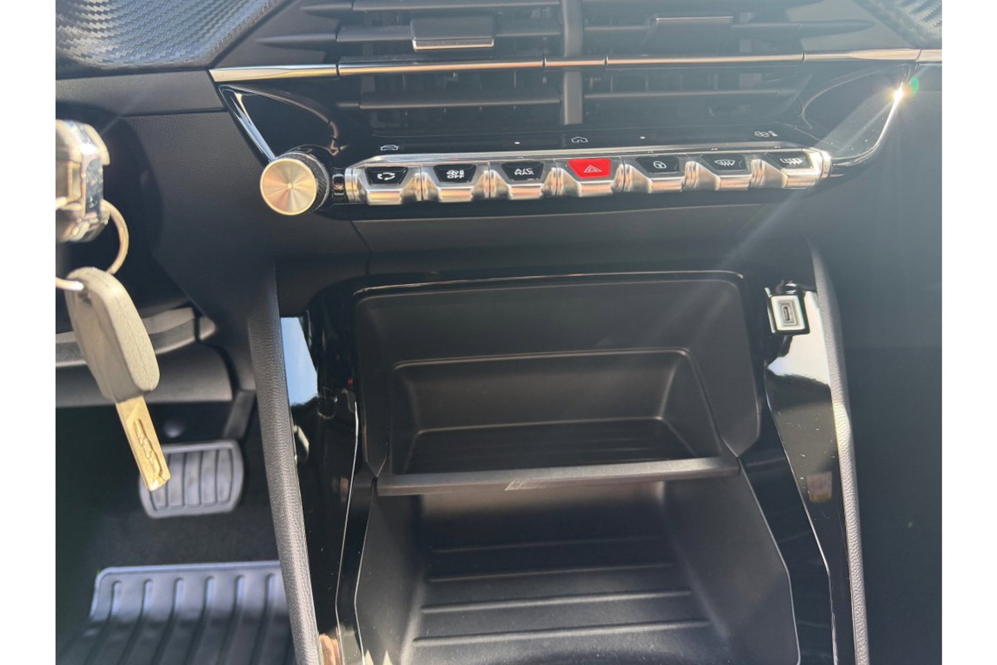 Peugeot 2008 1.2PT HYBRIDE AUTOMAAT STYLE CARPLAY AIRCO PDC