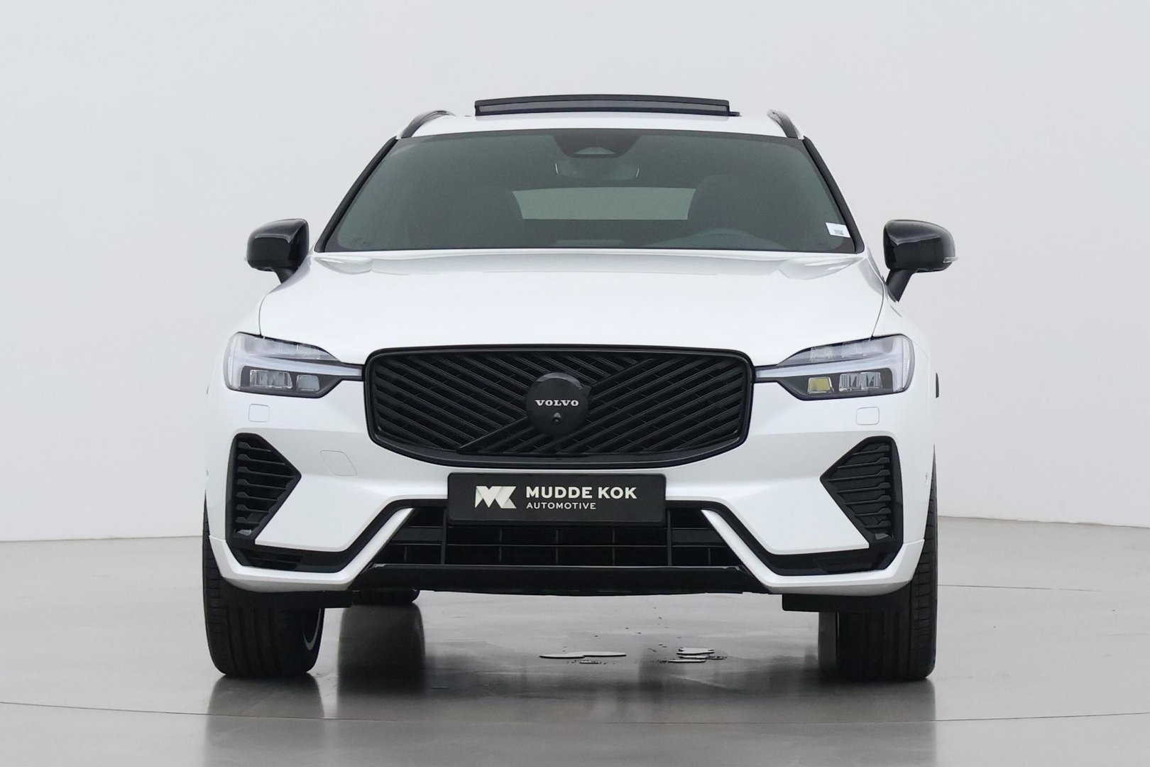 Volvo XC60 T6 Plus Black Edition | Harman/Kardon | Panoramadak | Pilot Assist | 360° Camera | Head-Up | Stoel+Stuurverwarming | 21 Inch