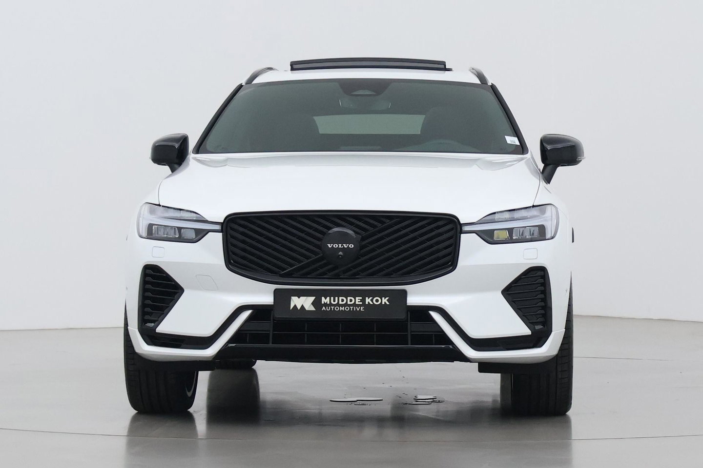 Volvo XC60 T6 Plus Black Edition | Harman/Kardon | Panoramadak | Pilot Assist | 360° Camera | Head-Up | Stoel+Stuurverwarming | 21 Inch
