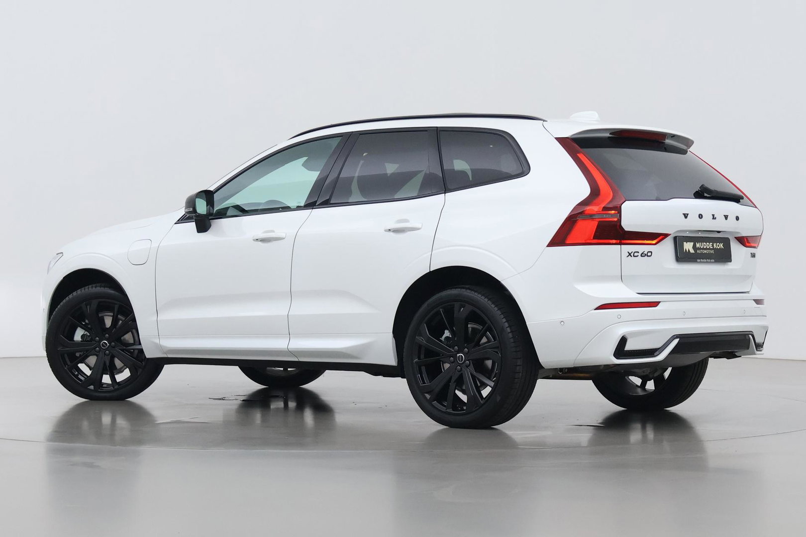 Volvo XC60 T6 Plus Black Edition | Harman/Kardon | Panoramadak | Pilot Assist | 360° Camera | Head-Up | Stoel+Stuurverwarming | 21 Inch