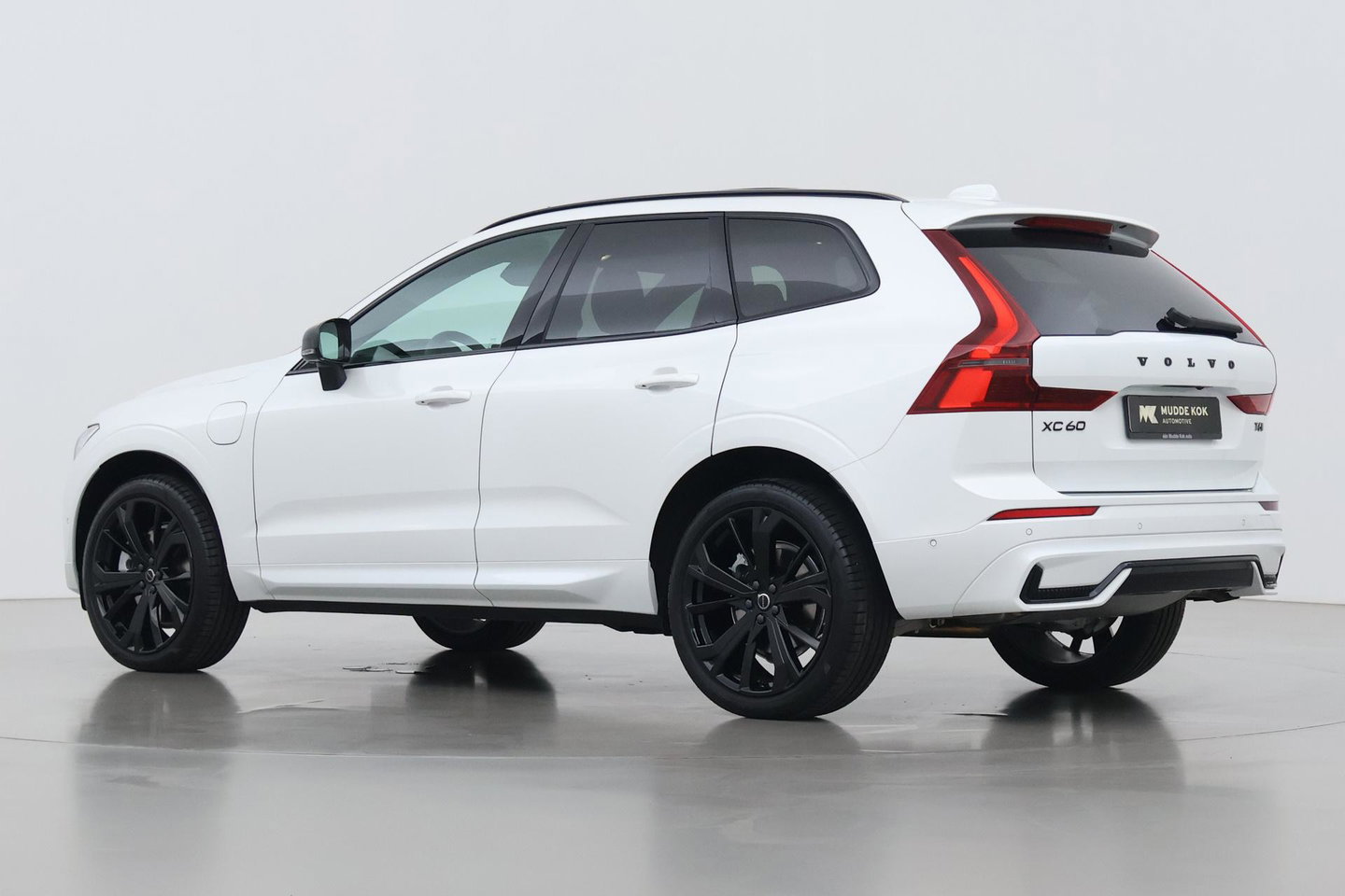 Volvo XC60 T6 Plus Black Edition | Harman/Kardon | Panoramadak | Pilot Assist | 360° Camera | Head-Up | Stoel+Stuurverwarming | 21 Inch
