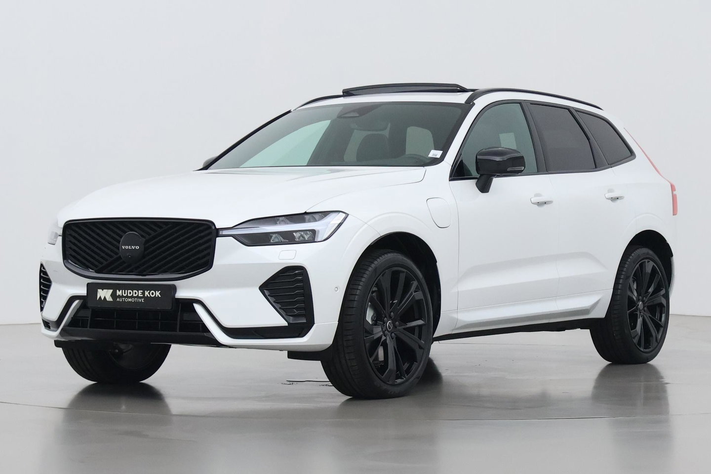 Volvo XC60 T6 Plus Black Edition | Harman/Kardon | Panoramadak | Pilot Assist | 360° Camera | Head-Up | Stoel+Stuurverwarming | 21 Inch