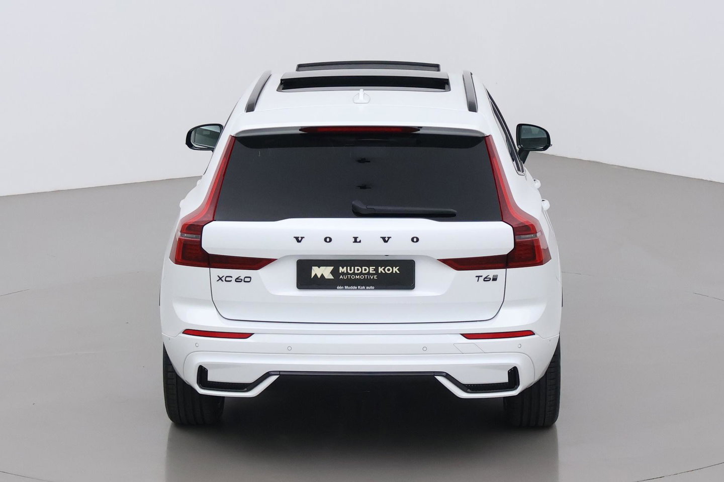 Volvo XC60 T6 Plus Black Edition | Harman/Kardon | Panoramadak | Pilot Assist | 360° Camera | Head-Up | Stoel+Stuurverwarming | 21 Inch