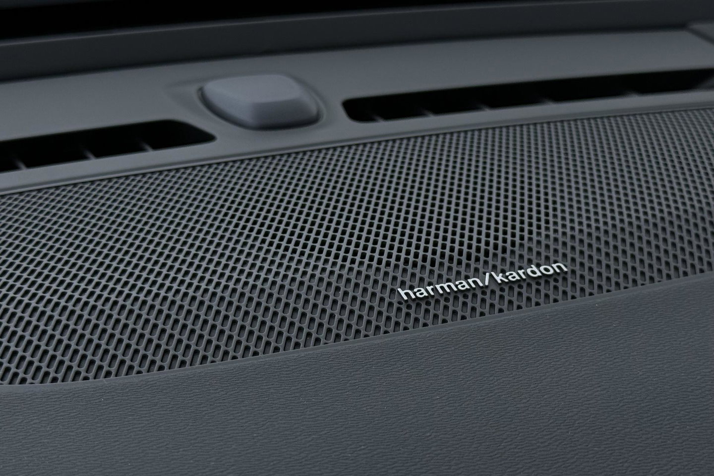 Volvo EX40 Single Motor Extended Range Plus | 82 kWh | Harman/Kardon | Pilot Assist | 360° Camera | Warmtepomp | Stoel+Stuurverwarming | ACC
