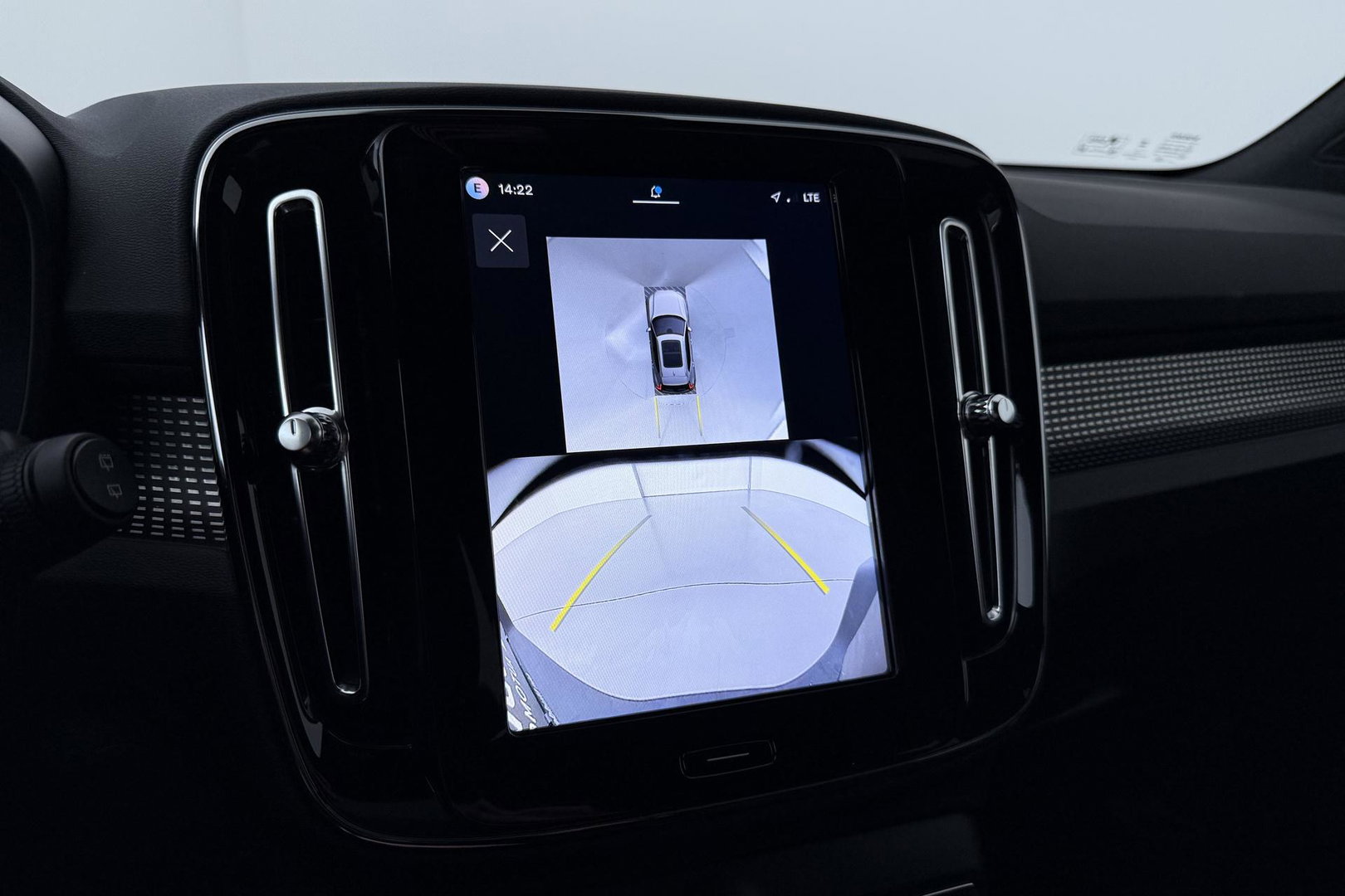 Volvo EX40 Single Motor Extended Range Plus | 82 kWh | Harman/Kardon | Pilot Assist | 360° Camera | Warmtepomp | Stoel+Stuurverwarming | ACC