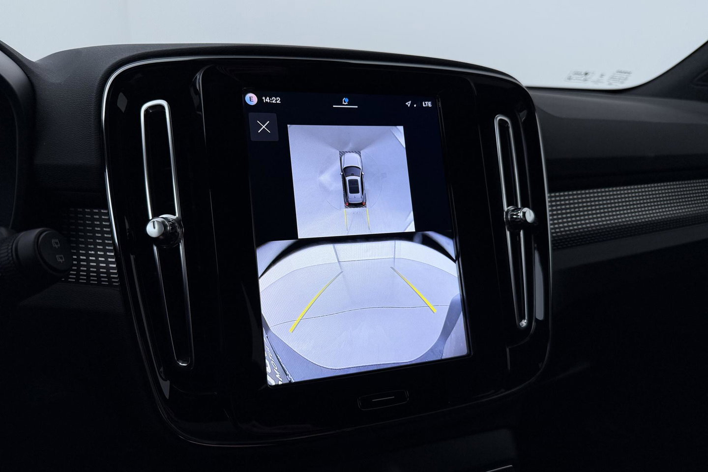 Volvo EX40 Single Motor Extended Range Plus | 82 kWh | Harman/Kardon | Pilot Assist | 360° Camera | Warmtepomp | Stoel+Stuurverwarming | ACC