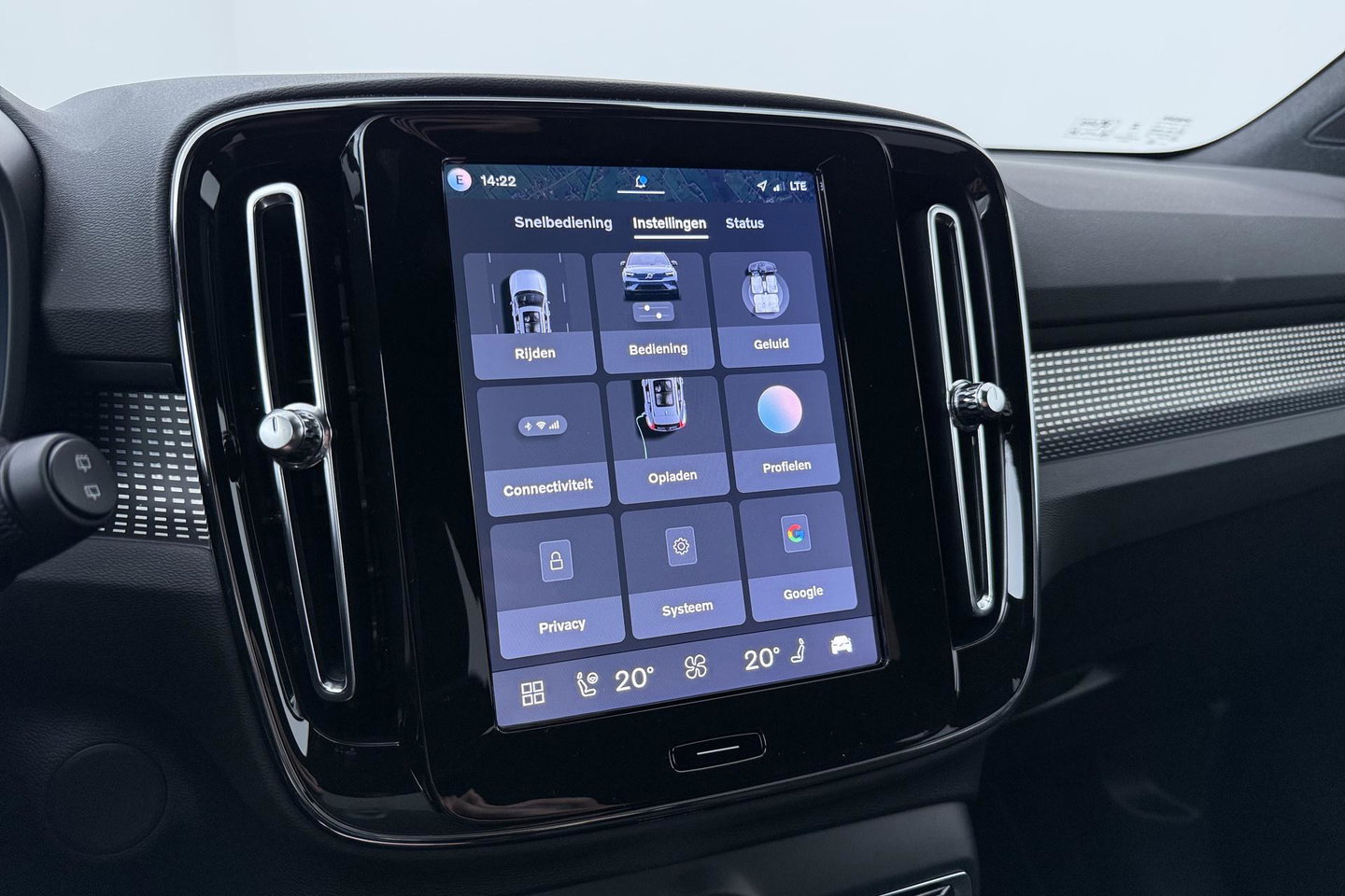 Volvo EX40 Single Motor Extended Range Plus | 82 kWh | Harman/Kardon | Pilot Assist | 360° Camera | Warmtepomp | Stoel+Stuurverwarming | ACC