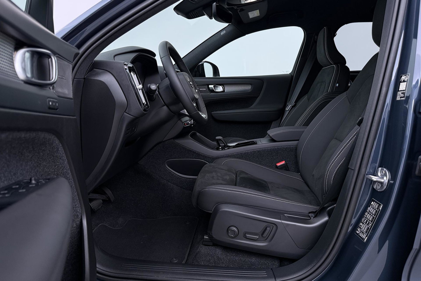 Volvo EX40 Single Motor Extended Range Plus | 82 kWh | Harman/Kardon | Pilot Assist | 360° Camera | Warmtepomp | Stoel+Stuurverwarming | ACC