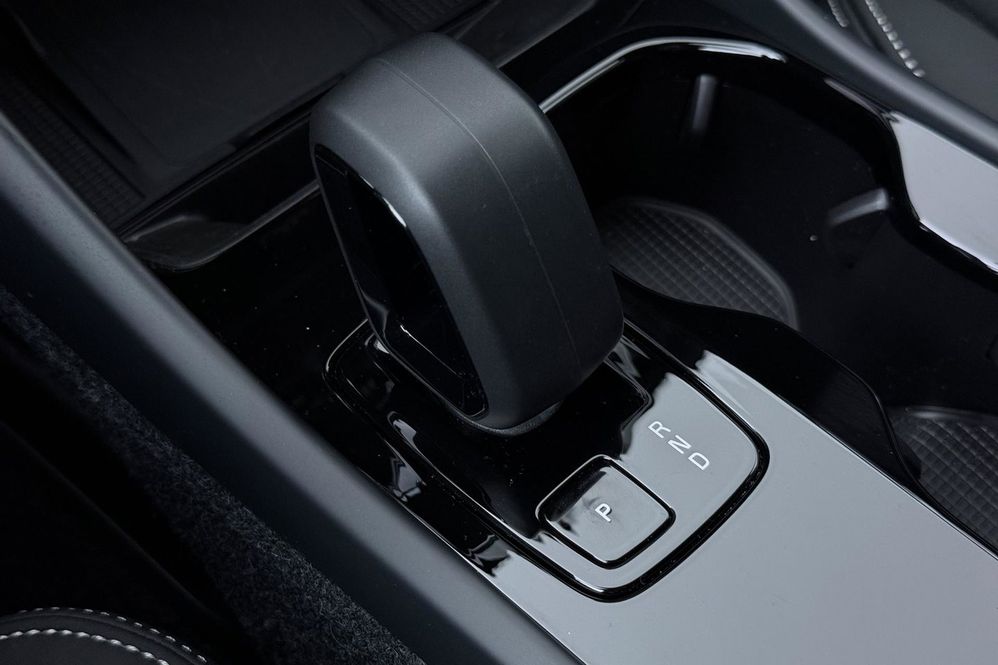Volvo EX40 Single Motor Extended Range Plus | 82 kWh | Harman/Kardon | Pilot Assist | 360° Camera | Warmtepomp | Stoel+Stuurverwarming | ACC