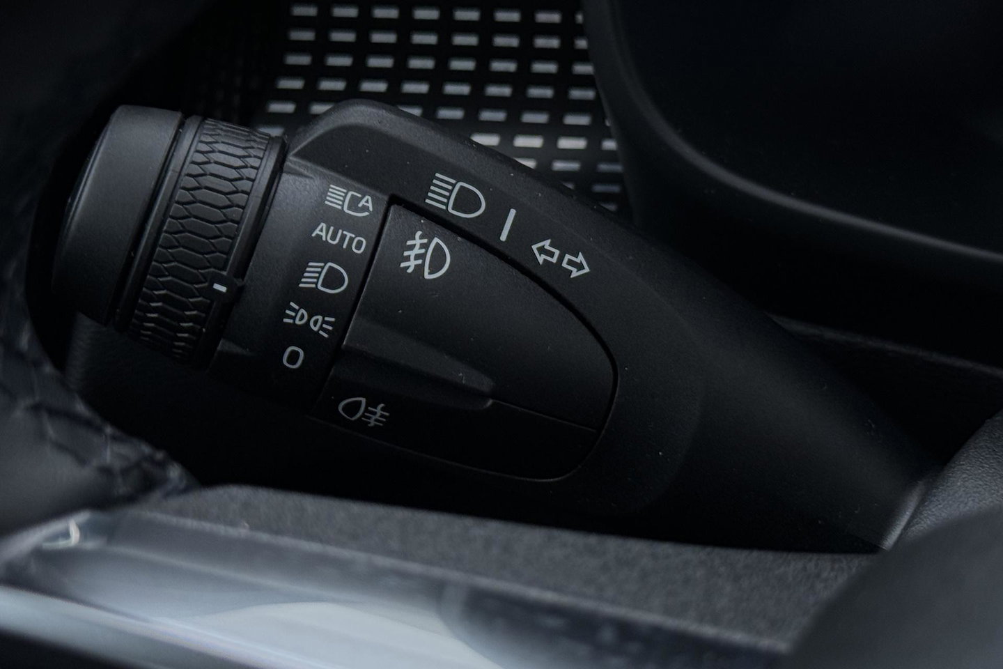 Volvo EX40 Single Motor Extended Range Plus | 82 kWh | Harman/Kardon | Pilot Assist | 360° Camera | Warmtepomp | Stoel+Stuurverwarming | ACC
