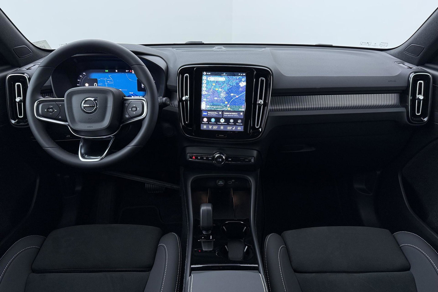 Volvo EX40 Single Motor Extended Range Plus | 82 kWh | Harman/Kardon | Pilot Assist | 360° Camera | Warmtepomp | Stoel+Stuurverwarming | ACC