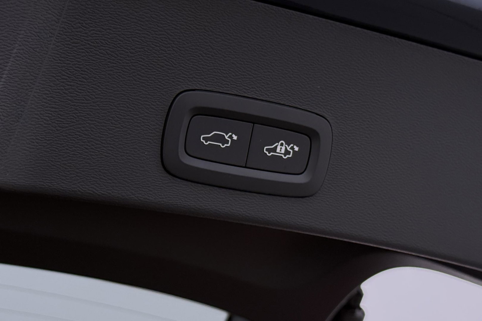 Volvo EX40 Single Motor Extended Range Plus | 82 kWh | Harman/Kardon | Pilot Assist | 360° Camera | Warmtepomp | Stoel+Stuurverwarming | ACC