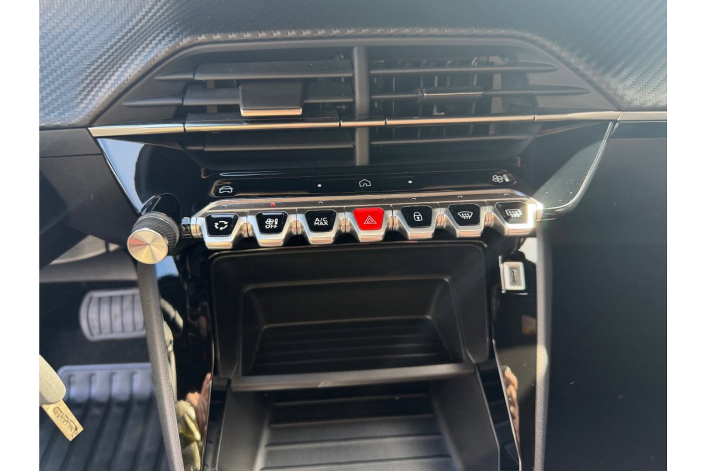 Peugeot 2008 1.2 HYBRIDE 145 STYLE AUTOMAAT CARPLAY PDC AIRCO NAVI