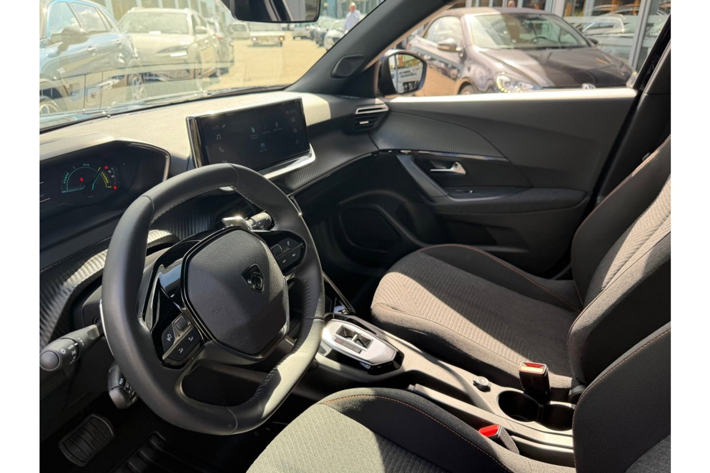 Peugeot 2008 1.2 HYBRIDE 145 STYLE AUTOMAAT CARPLAY PDC AIRCO NAVI