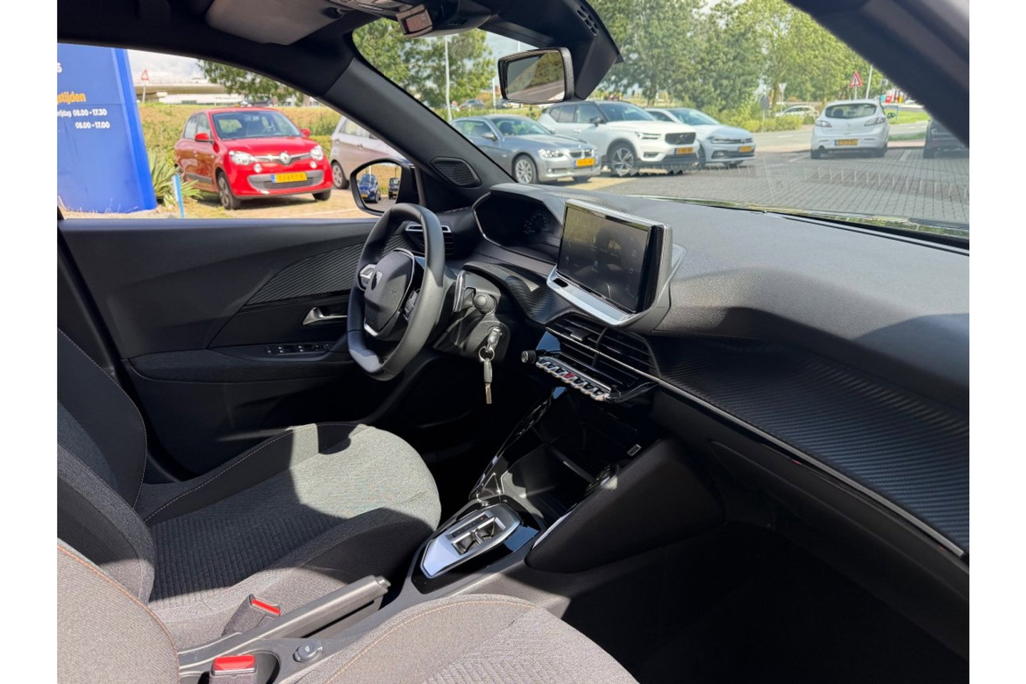 Peugeot 2008 1.2 HYBRIDE 145 STYLE AUTOMAAT CARPLAY PDC AIRCO NAVI