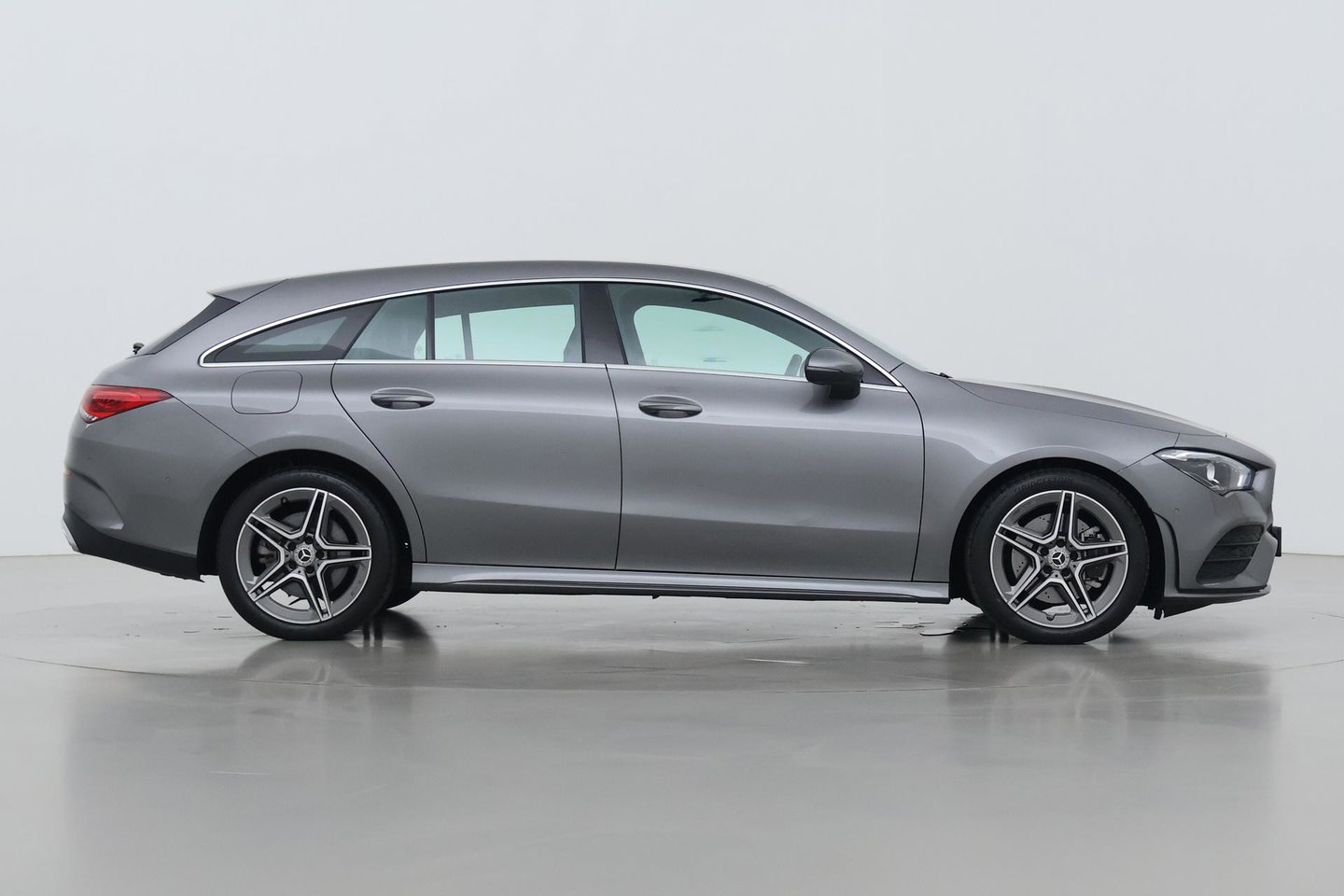 Mercedes-Benz CLA Shooting Brake 250e Business Line | ACC | Stoelverwarming | AMG Line | Rijassistentiepakket | Camera | Navigatie | 18 Inch AMG