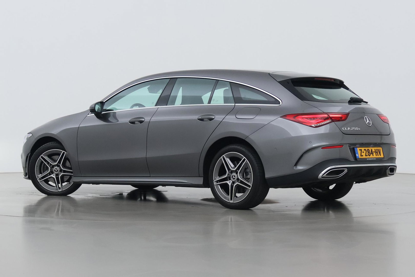 Mercedes-Benz CLA Shooting Brake 250e Business Line | ACC | Stoelverwarming | AMG Line | Rijassistentiepakket | Camera | Navigatie | 18 Inch AMG