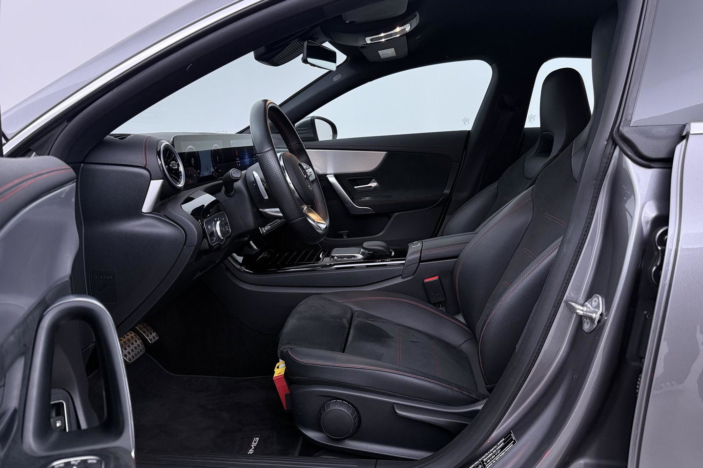 Mercedes-Benz CLA Shooting Brake 250e Business Line | ACC | Stoelverwarming | AMG Line | Rijassistentiepakket | Camera | Navigatie | 18 Inch AMG