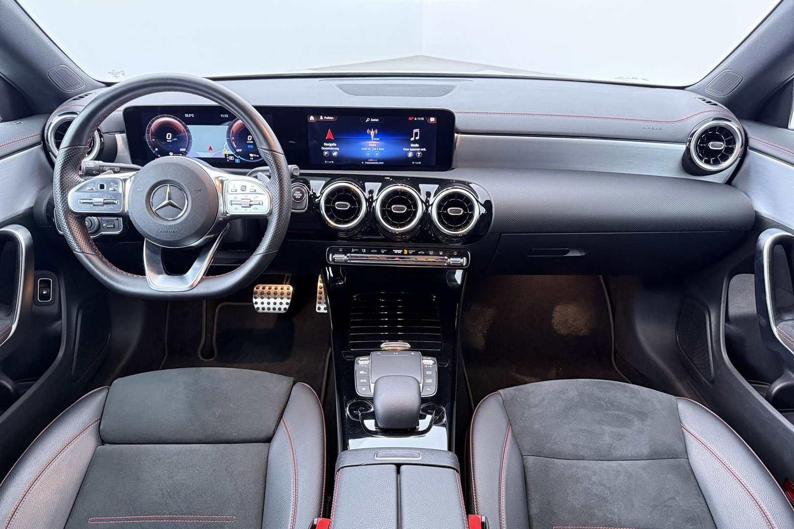 Mercedes-Benz CLA Shooting Brake 250e Business Line | ACC | Stoelverwarming | AMG Line | Rijassistentiepakket | Camera | Navigatie | 18 Inch AMG