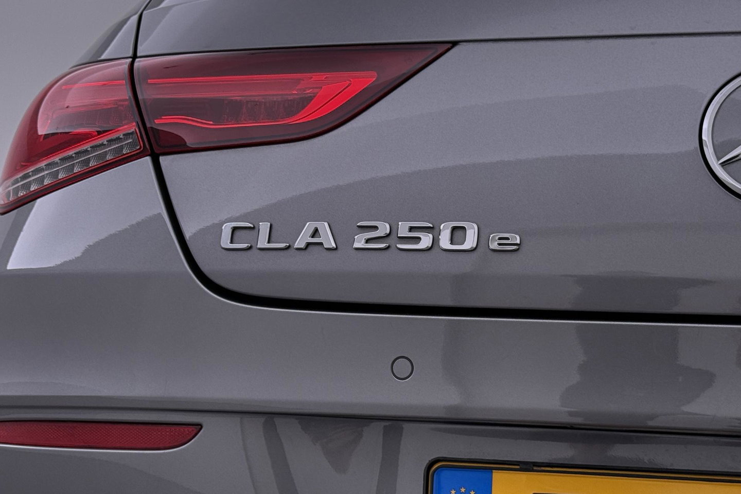 Mercedes-Benz CLA Shooting Brake 250e Business Line | ACC | Stoelverwarming | AMG Line | Rijassistentiepakket | Camera | Navigatie | 18 Inch AMG